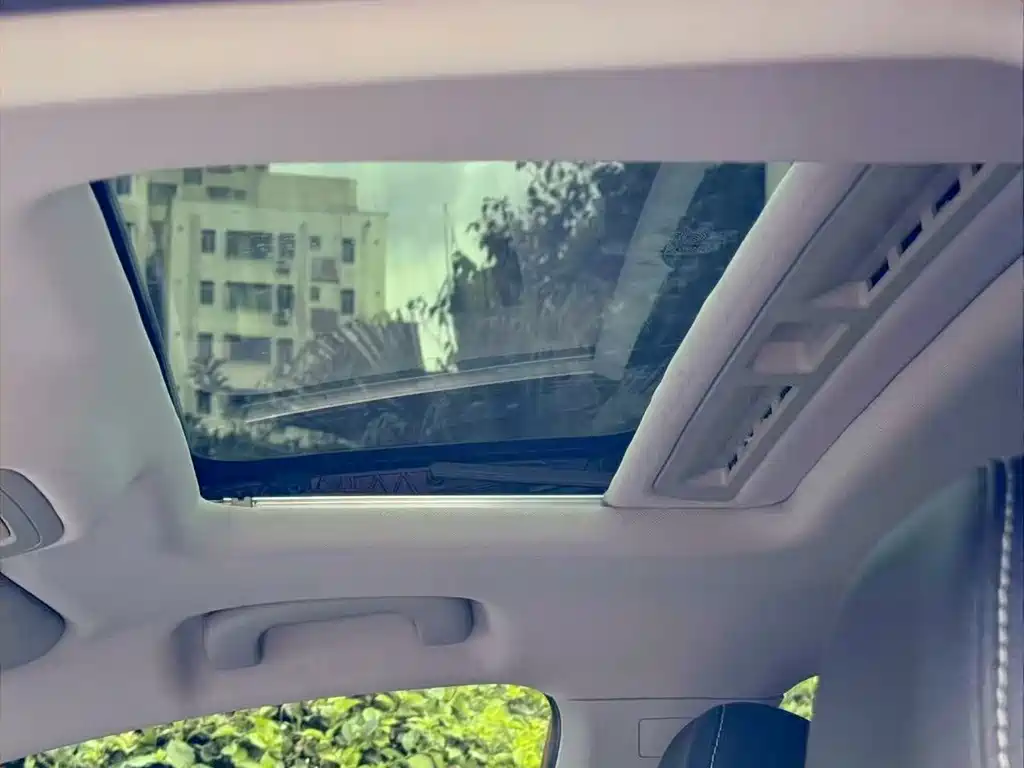 Roewe i6 New Energy — миниатюра 17