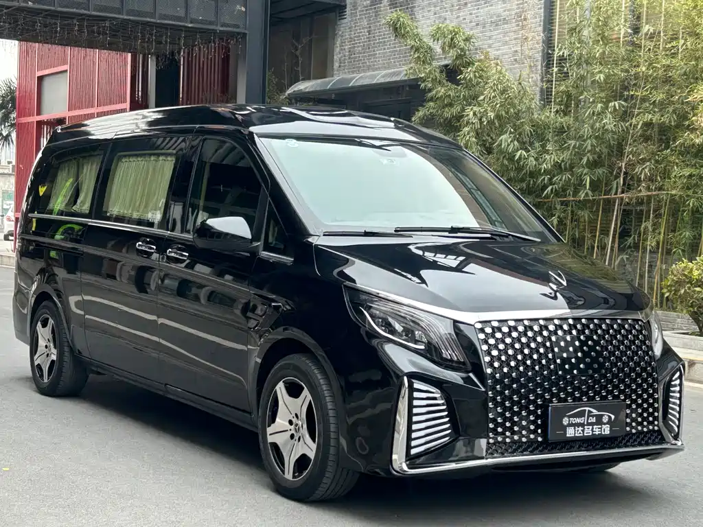 Mercedes-Benz Vito 2023 2.0T 7 мест