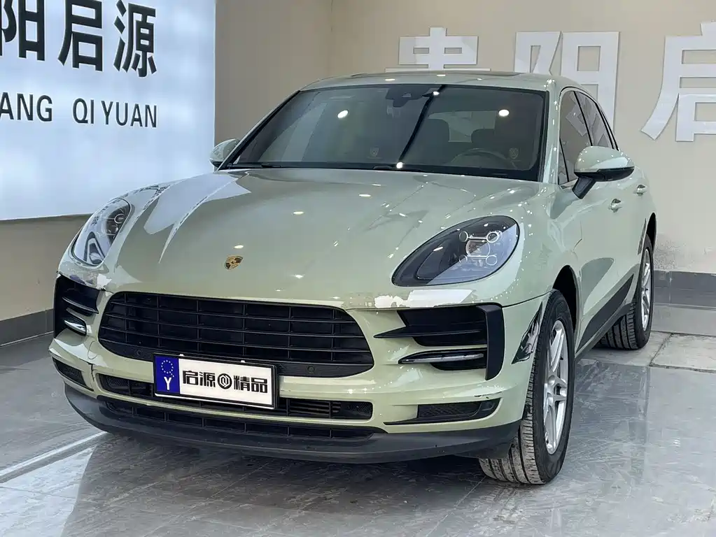 PORSCHE MACAN