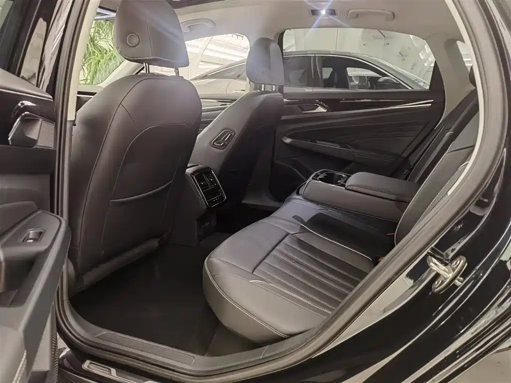 VOLKSWAGEN PASSAT NEW ENERGY