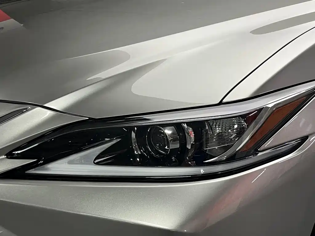 Lexus ES 2020 300h
