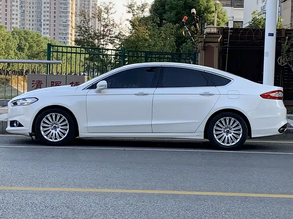 Ford Mondeo — миниатюра 8