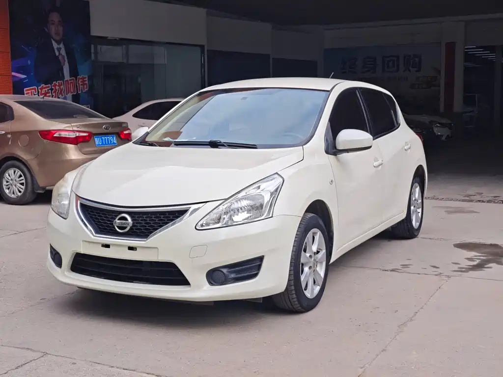 Nissan Tiida 2015