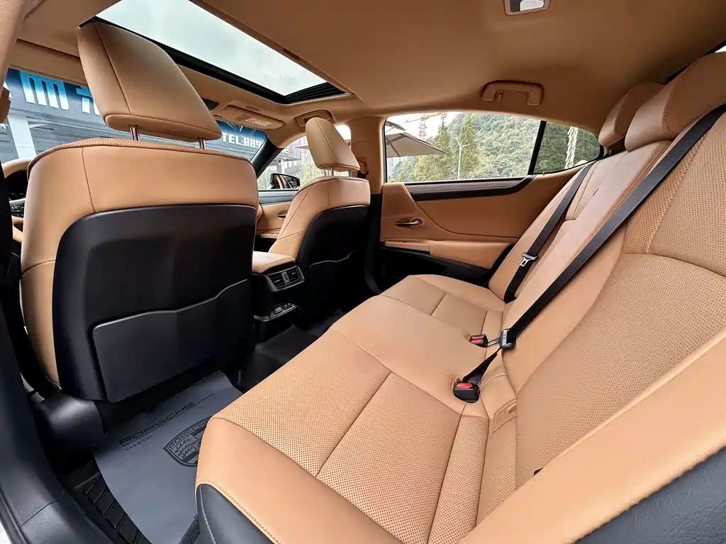 Lexus ES — миниатюра 12