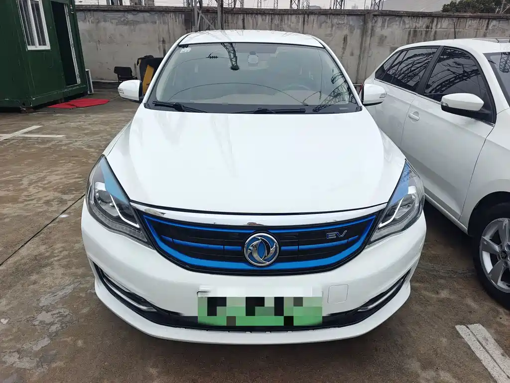 DONGFENG E70
