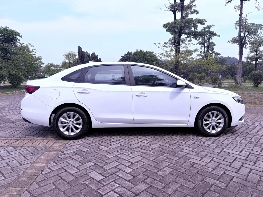 Buick Excelle — миниатюра 7
