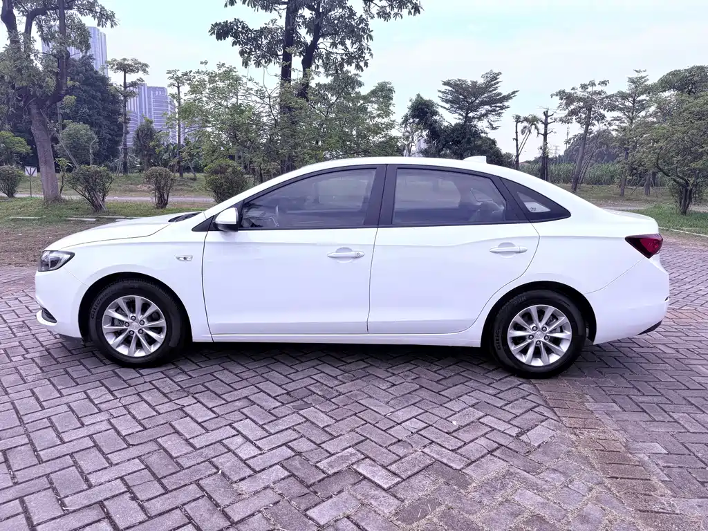 Buick Excelle — миниатюра 8