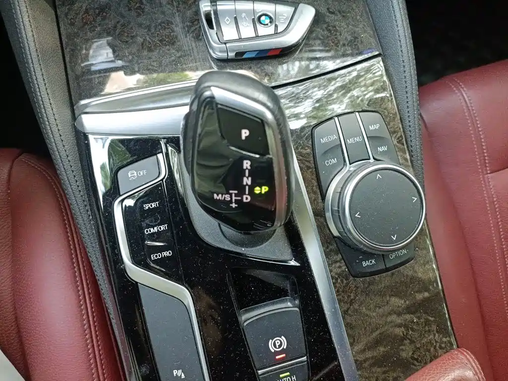 BMW 5 Series — миниатюра 15