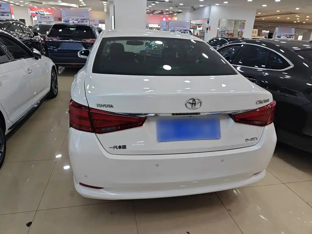 Toyota Crown — миниатюра 6