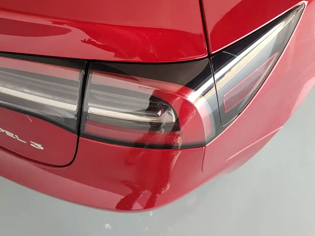 Tesla Model 3 — миниатюра 8