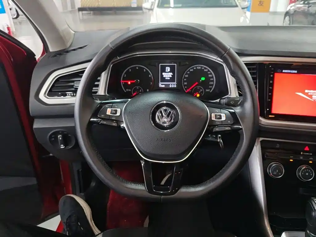 Volkswagen T-Roc — миниатюра 11
