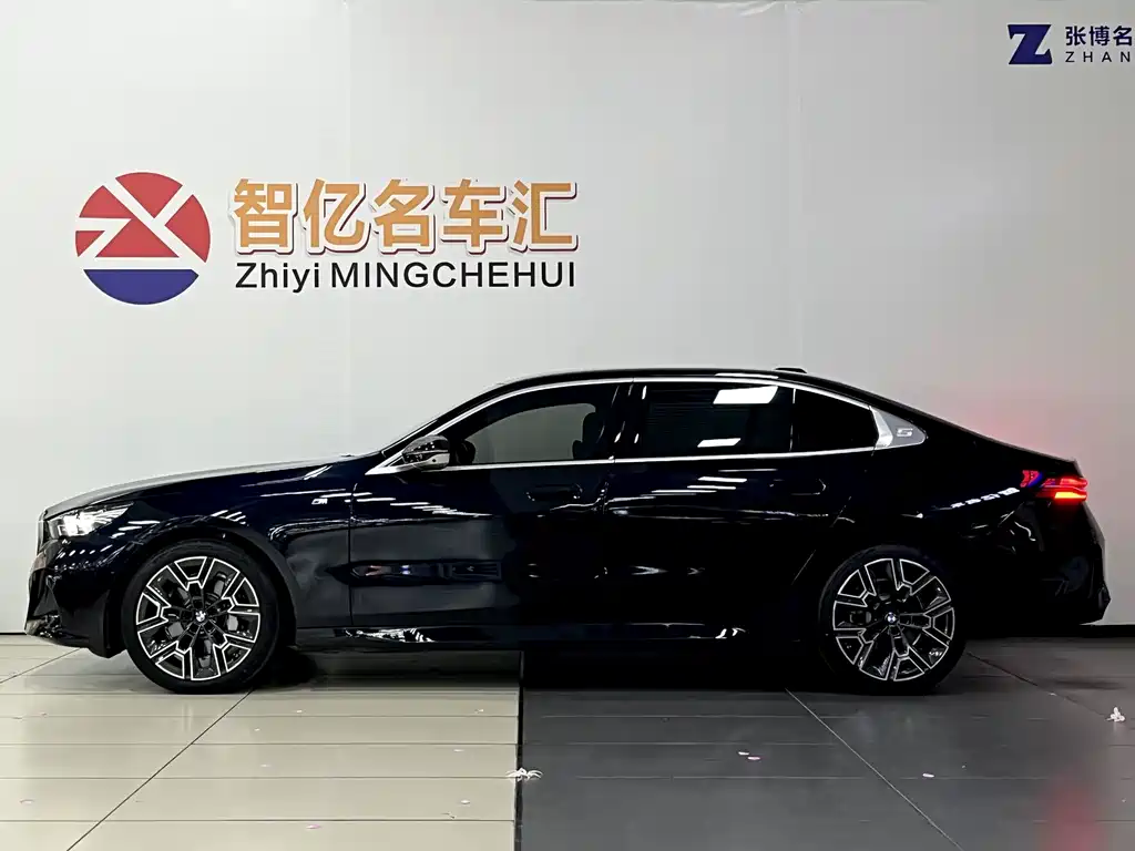 BMW 5 Series — миниатюра 4