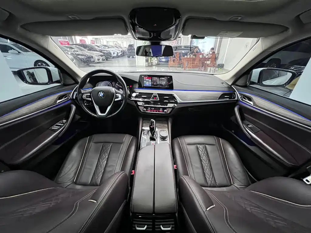 BMW 5 Series — миниатюра 12