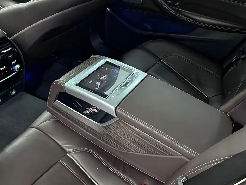 BMW 5 Series — миниатюра 18