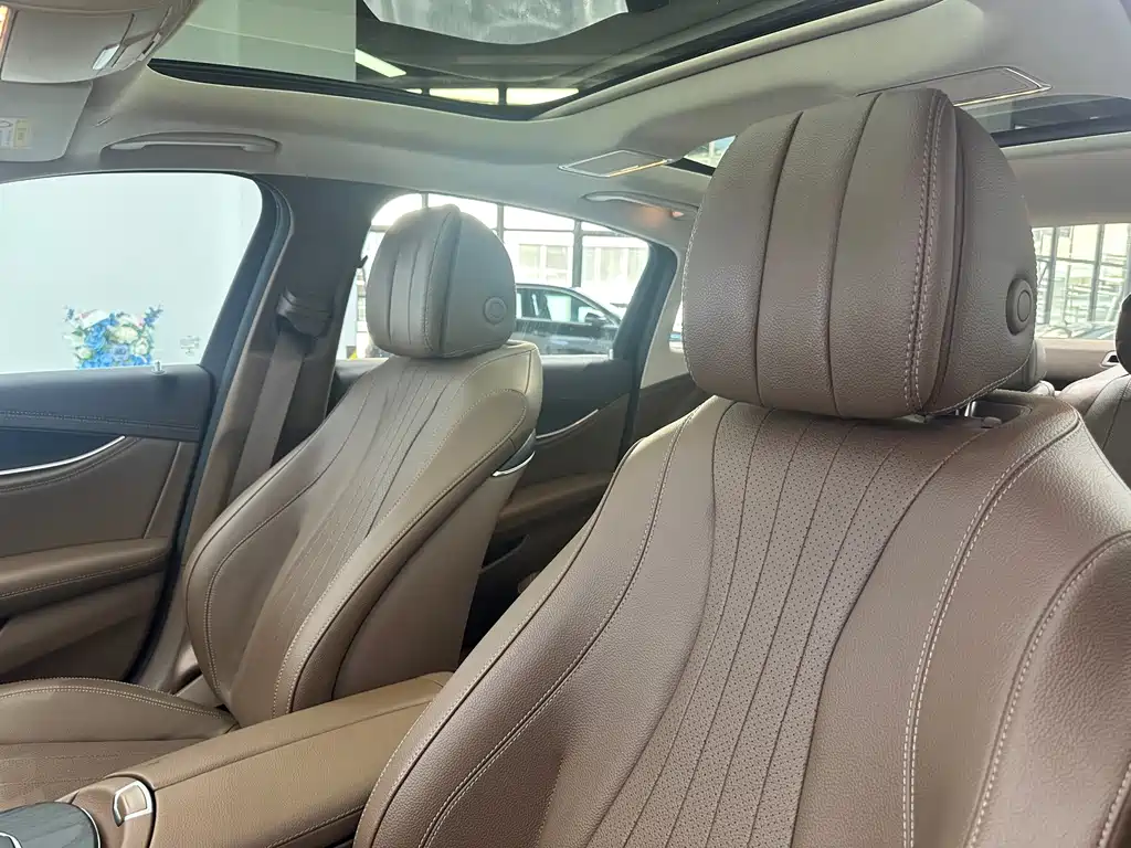 Mercedes-Benz E-Class — миниатюра 10