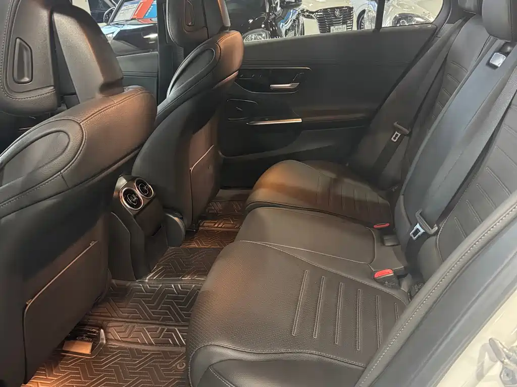 Mercedes-Benz C-Class — миниатюра 6