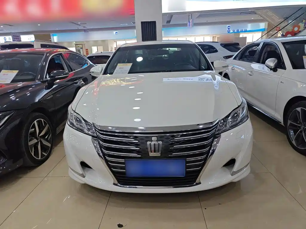Toyota Crown — миниатюра 3