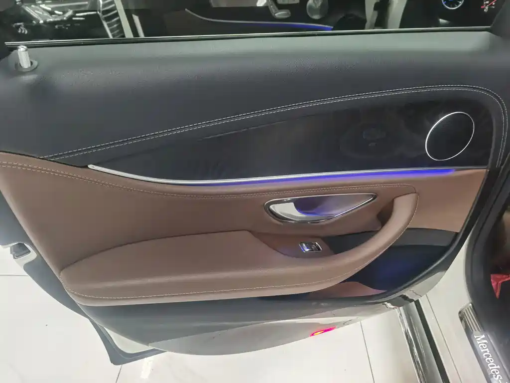 Mercedes-Benz E-Class — миниатюра 16