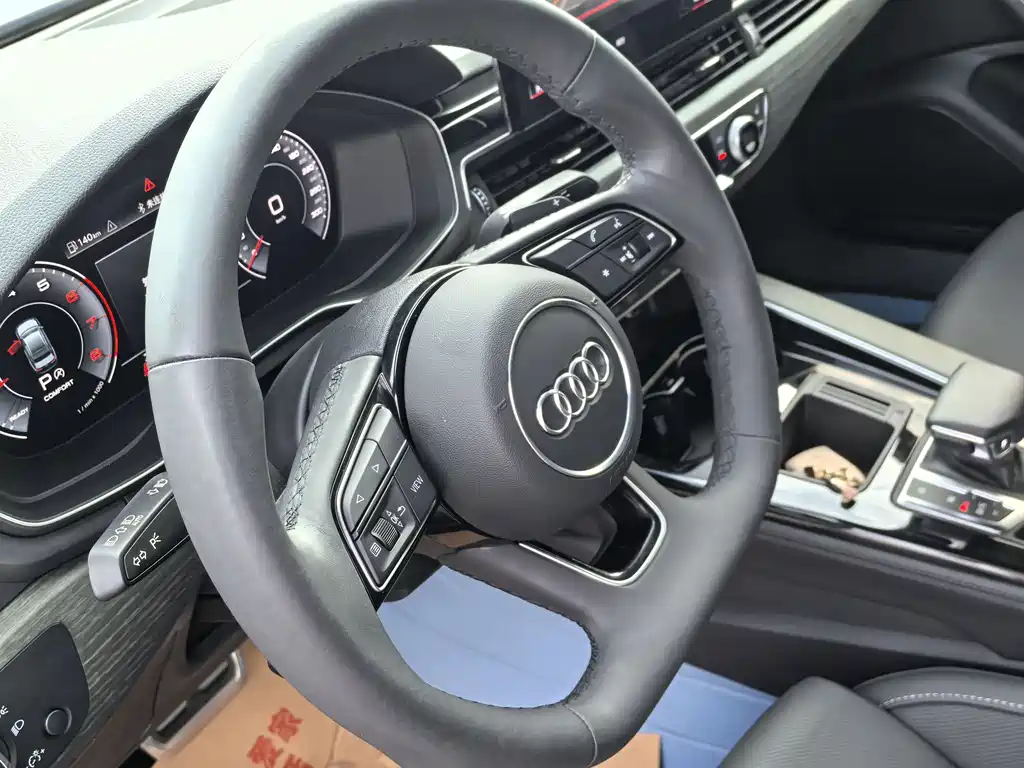 Audi A4L 2023 40 TFSI Luxury