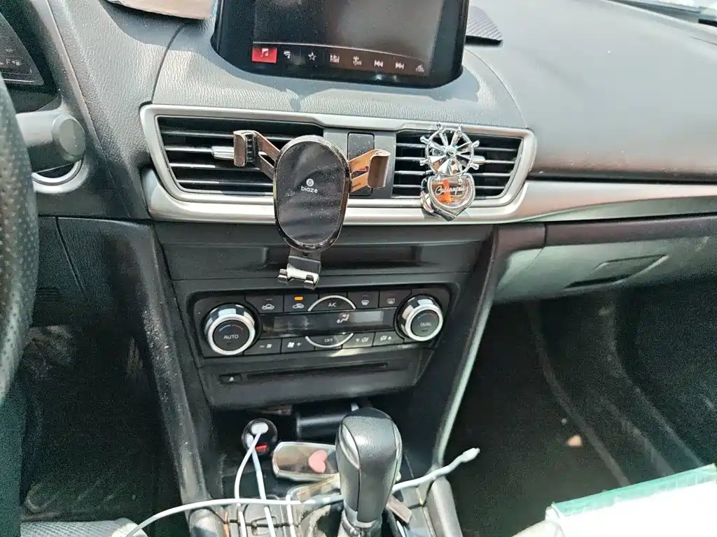 Mazda 3 Axela — миниатюра 14