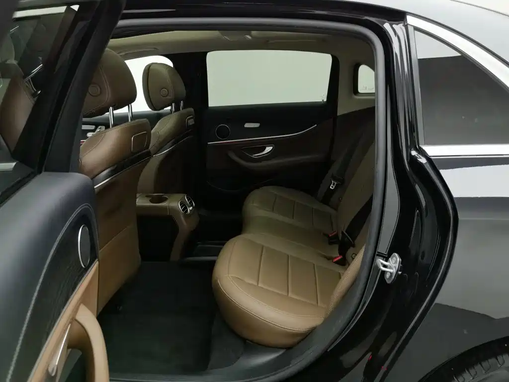 Mercedes-Benz E-Class — миниатюра 15
