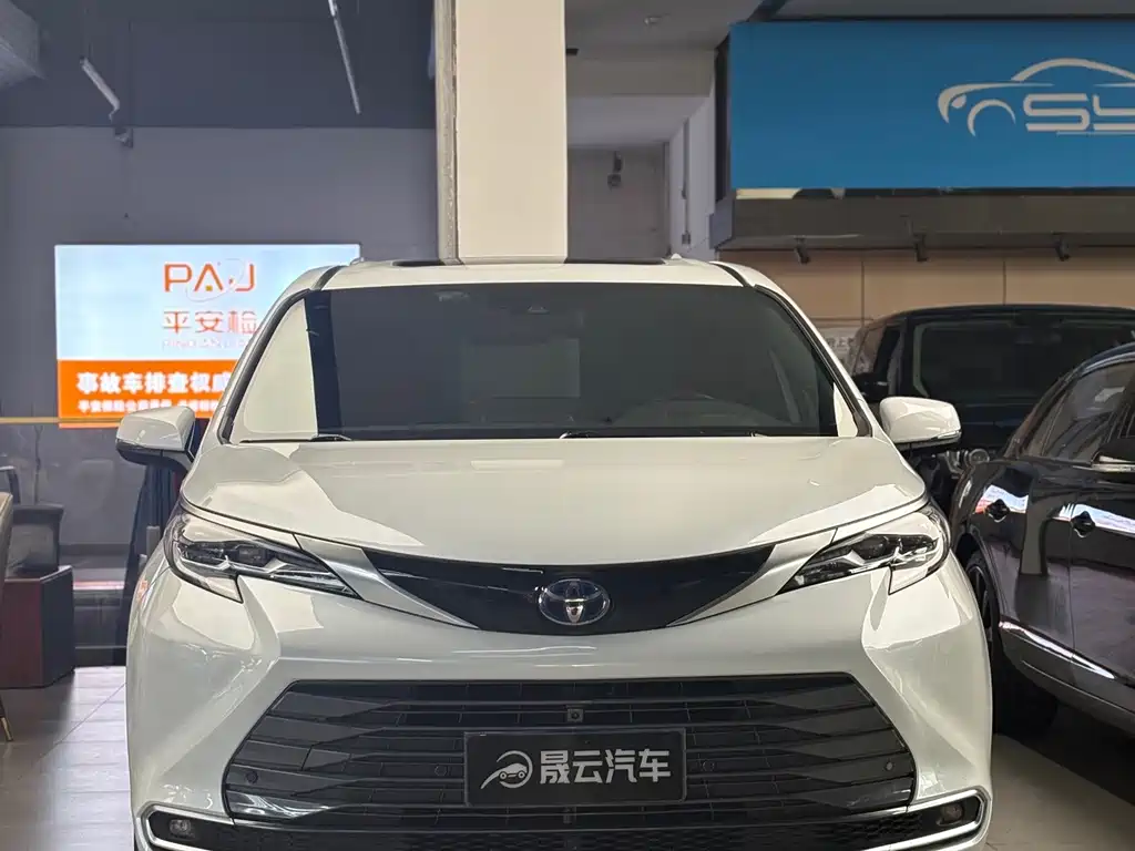 Toyota Sienna — миниатюра 2