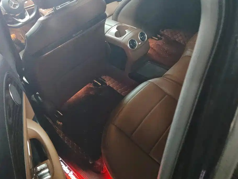 Mercedes-Benz E-Class — миниатюра 11