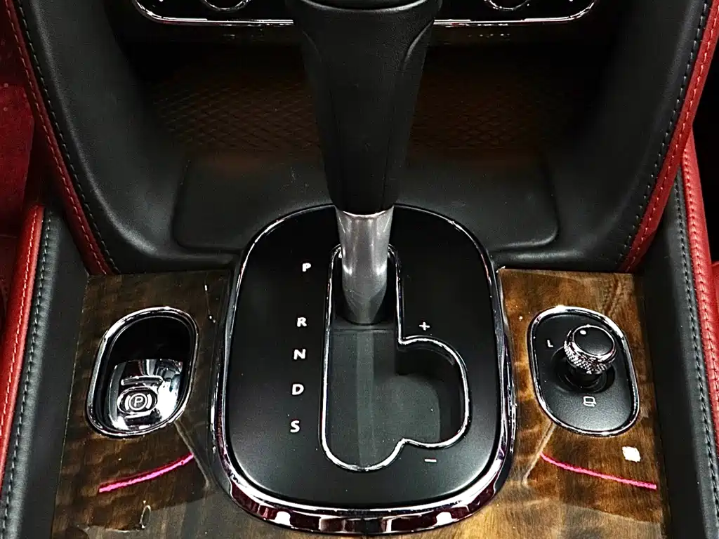 Bentley Flying Spur — миниатюра 21