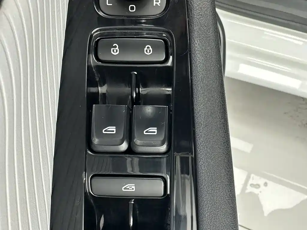 Geely Emgrand — миниатюра 11