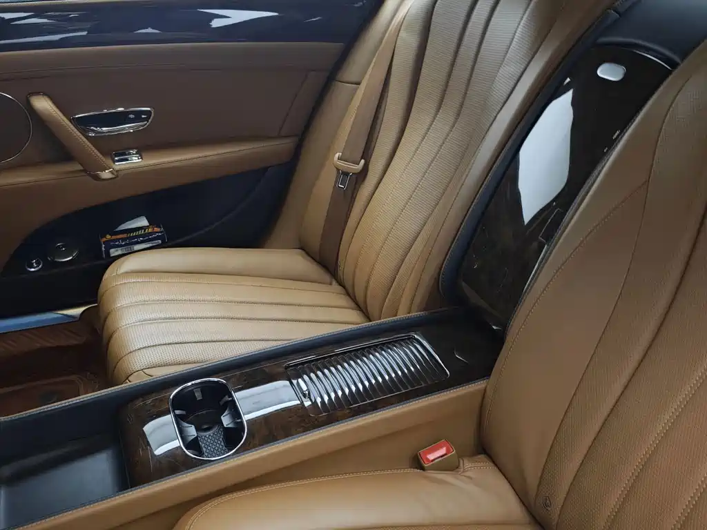 Bentley Flying Spur — миниатюра 32