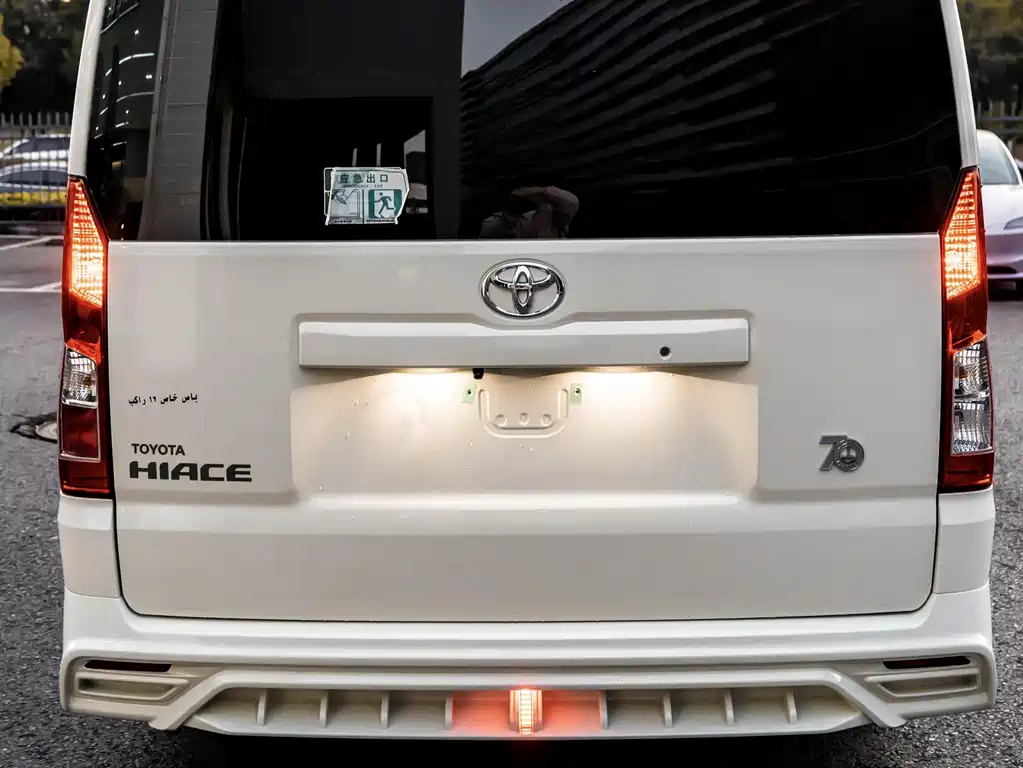 Toyota HiAce 2024 3.5L