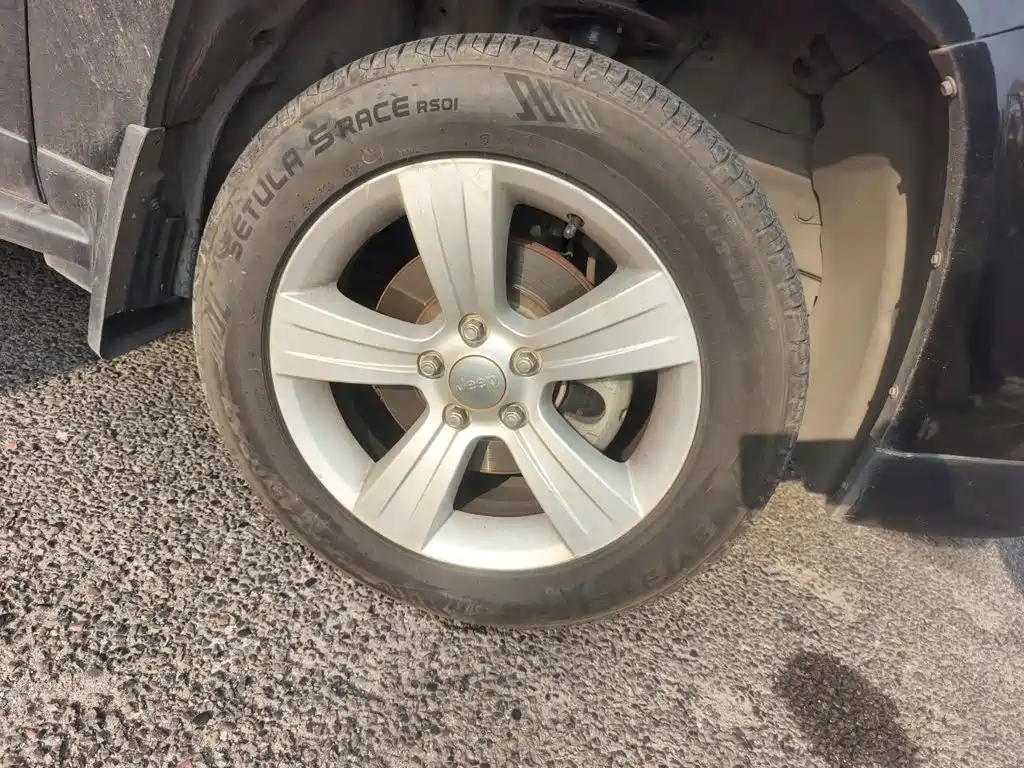 Jeep Compass (Import) — миниатюра 8