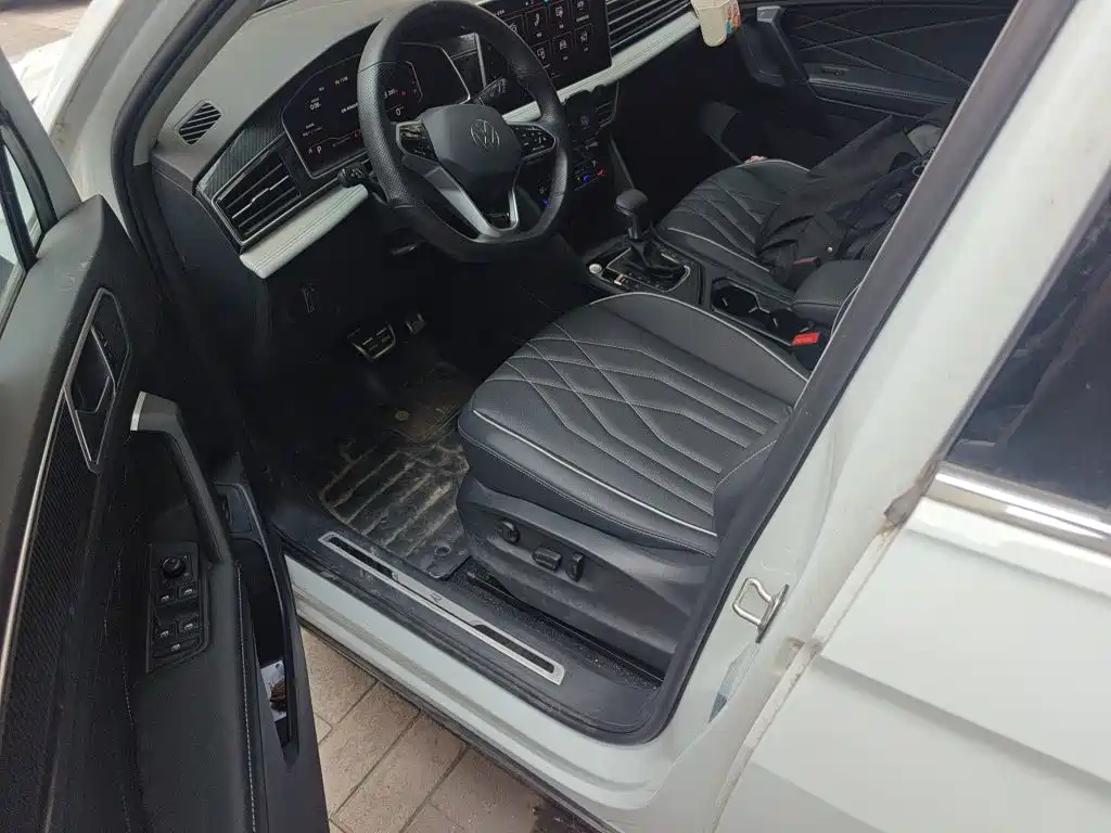 Volkswagen Tiguan L — миниатюра 14