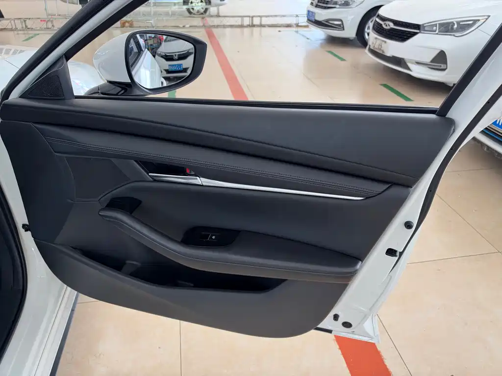 Mazda 3 Axela — миниатюра 31