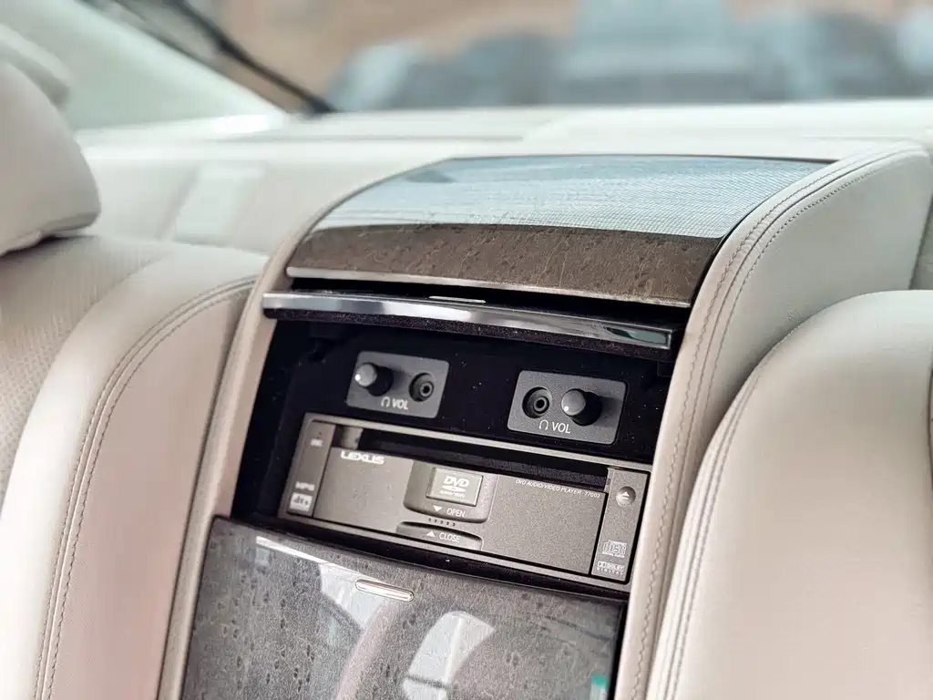 Lexus LS — миниатюра 21