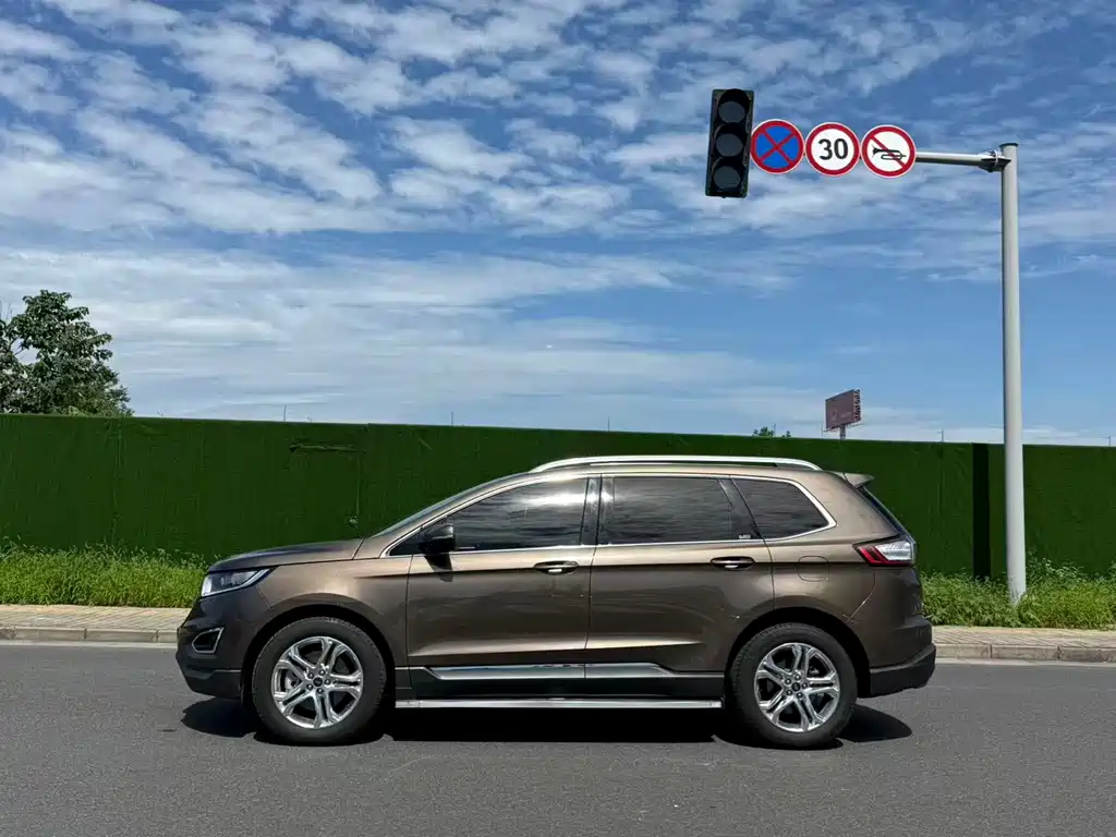 Ford Edge — миниатюра 6