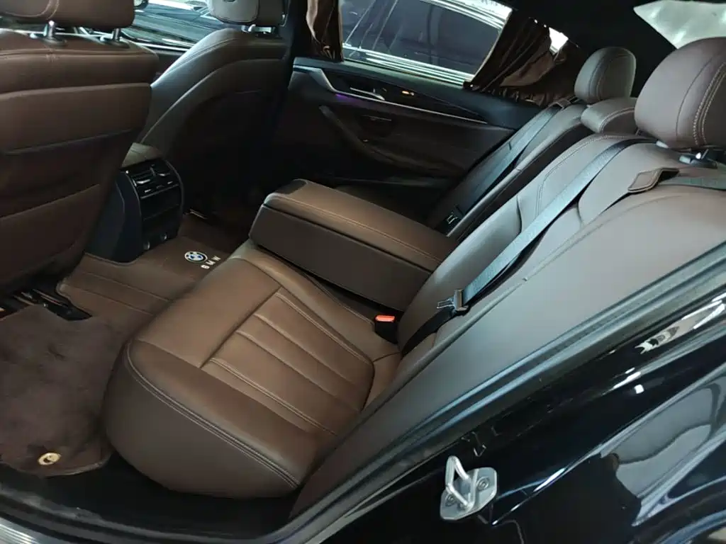 BMW 5 Series — миниатюра 17