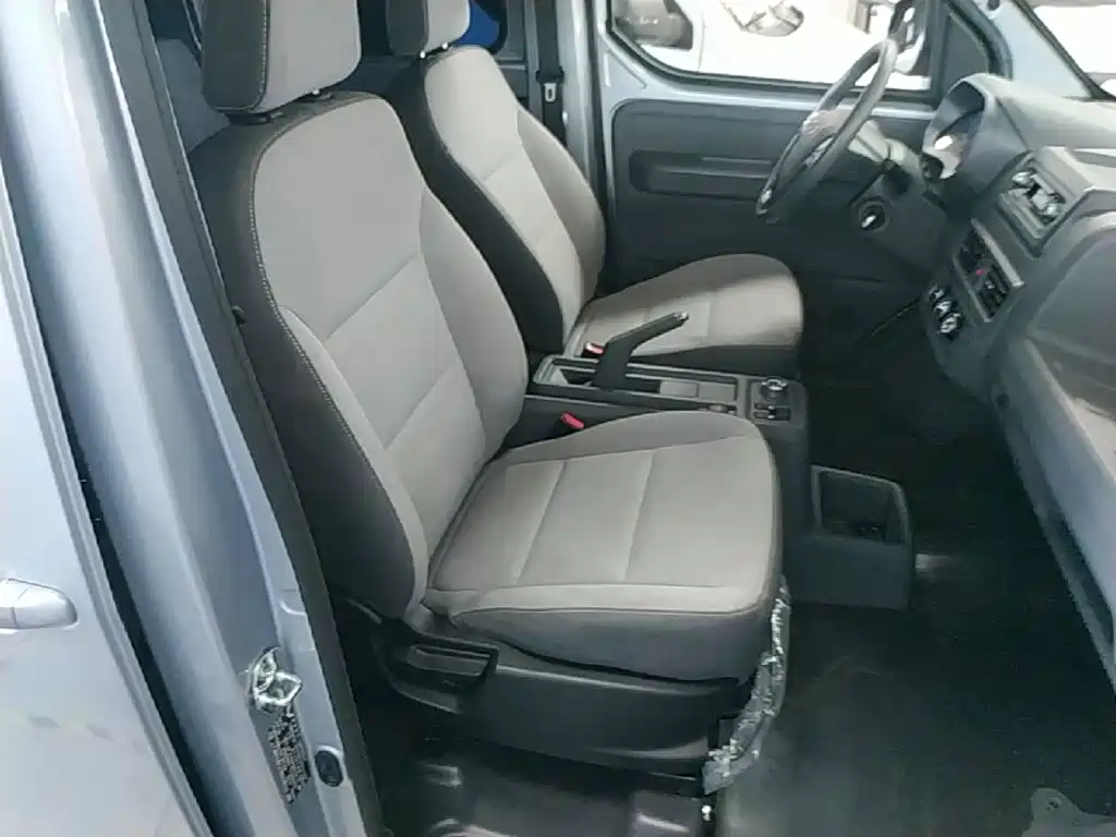 Wuling Yangguang — миниатюра 25