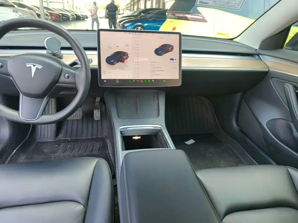 Tesla Model 3 — миниатюра 13