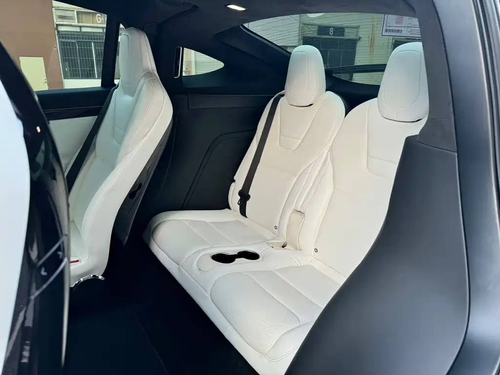 Tesla Model X — миниатюра 9