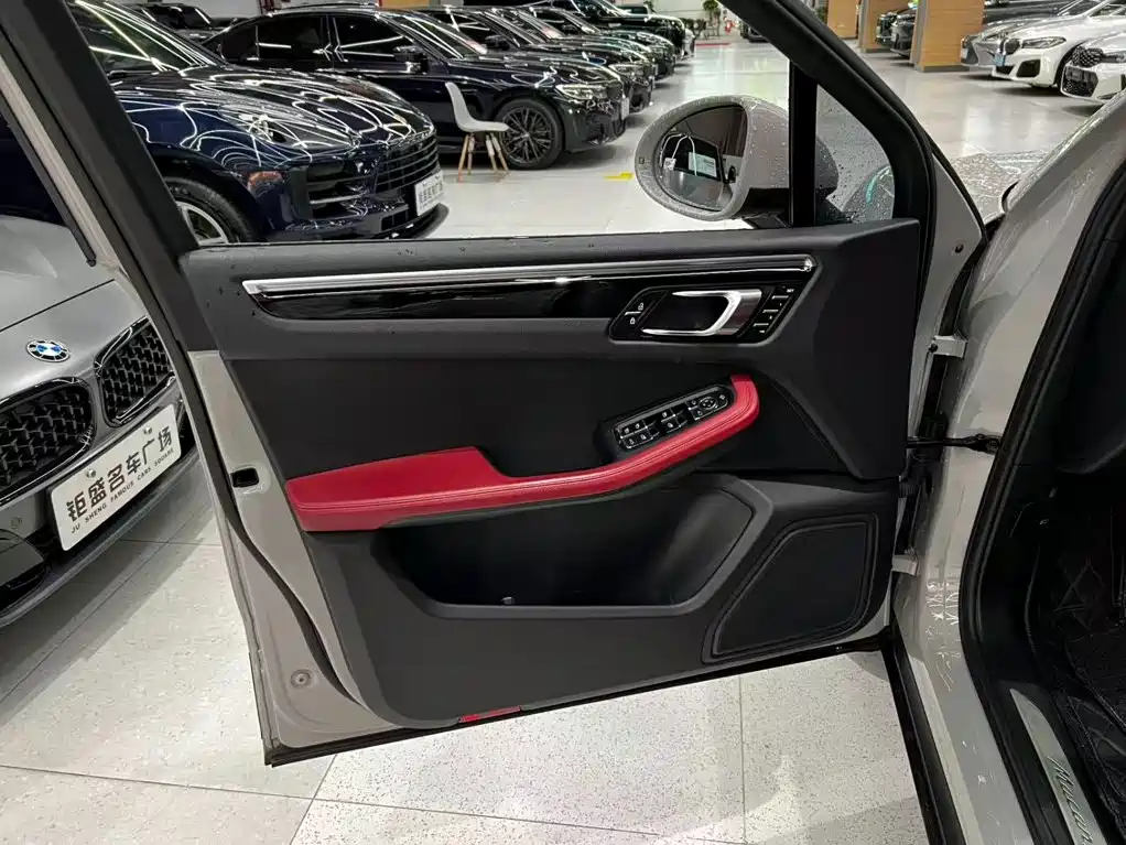 Porsche Macan — миниатюра 13