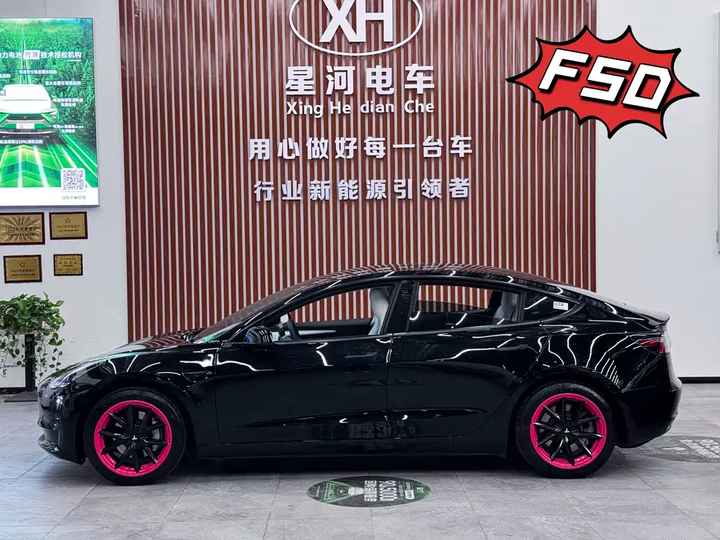 Tesla Model 3 — миниатюра 4
