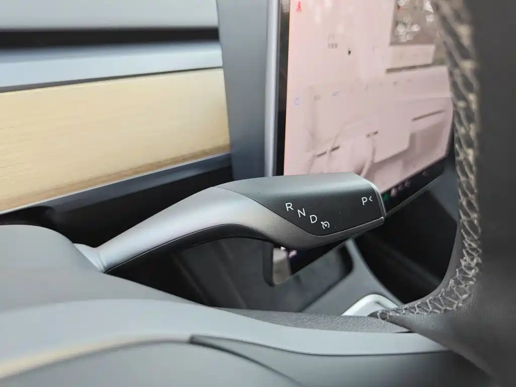 Tesla Model Y — миниатюра 7