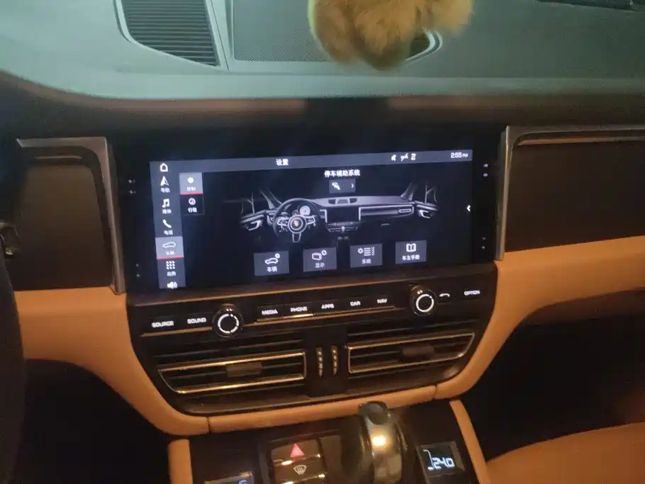 Porsche Macan — миниатюра 13
