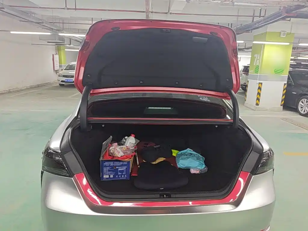 Toyota Camry — миниатюра 19