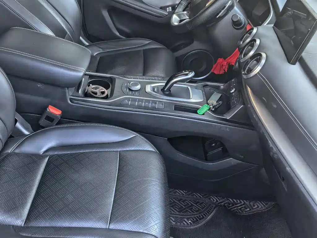 Wey Wey VV6 — миниатюра 9