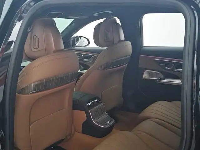 Mercedes-Benz E-Class — миниатюра 18