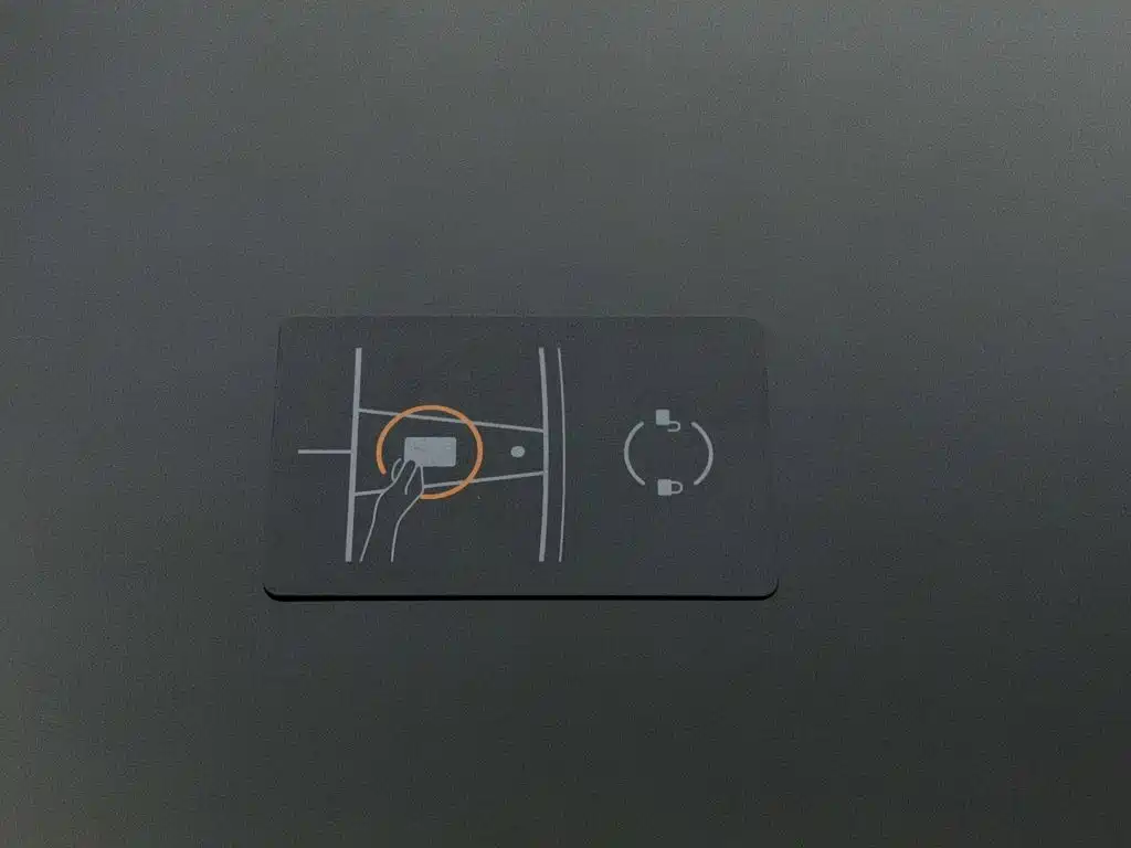 Tesla Model Y — миниатюра 19
