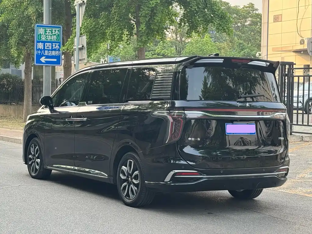 Hongqi HQ9 2023 2.0T
