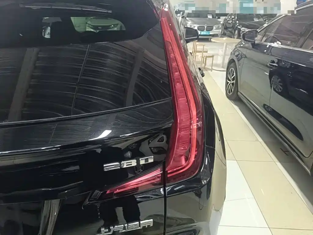 Cadillac XT4 — миниатюра 8